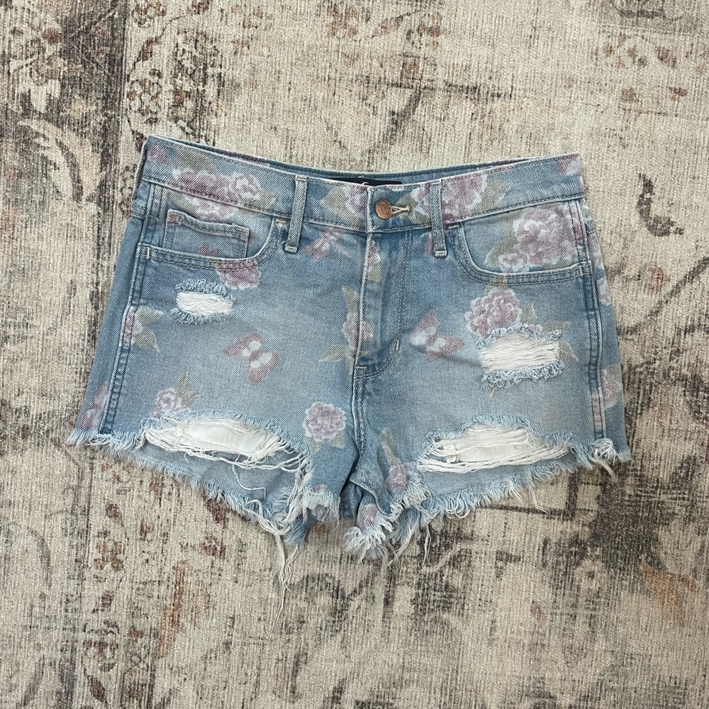Hollister Blue and pink floral shorts with rips and fraying #floral #ripped